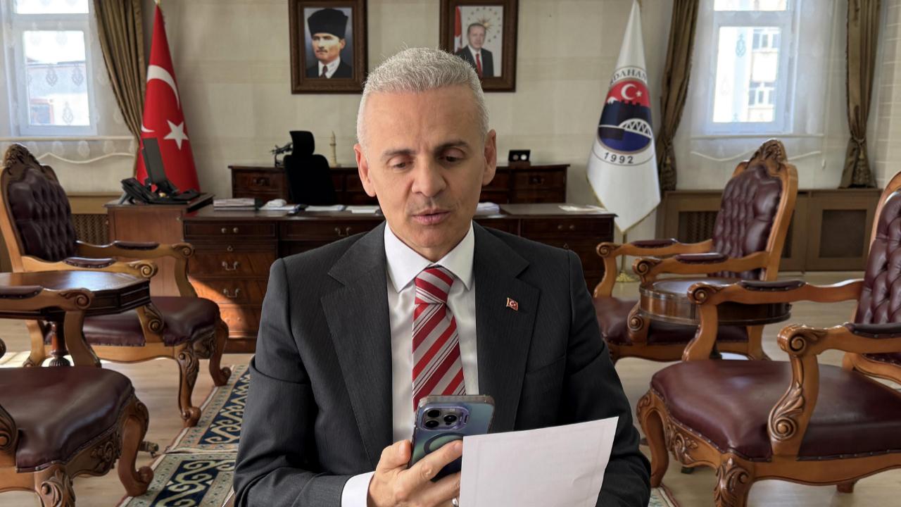 Vali Çiçekli ailelerle birebir görüşüyor