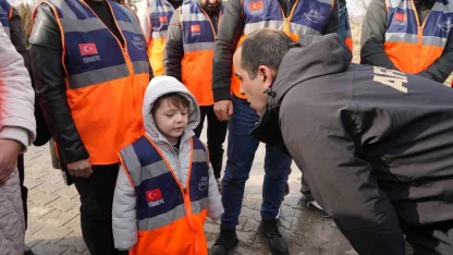 Vali Taşolar, minik AFAD gönüllüsü Poyraz Ege ile bir araya geldi