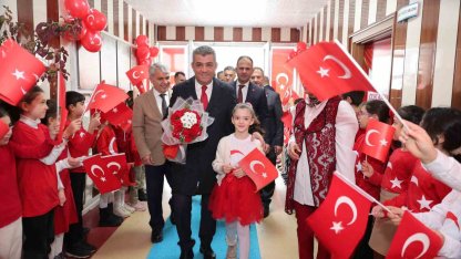 Erzurum’da dönem bayrak sevgisiyle açıldı