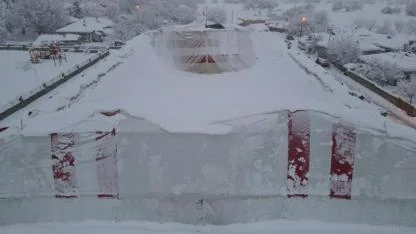 Yoğun kar halı sahayı devirdi
