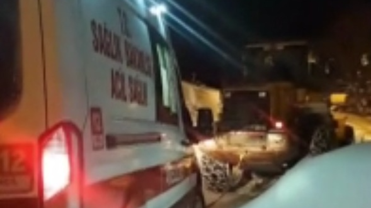 Yolu kapanan köydeki hamile kadın hastaneye ulaştırıldı