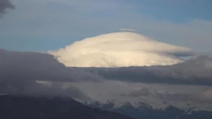 Ağrı Dağı zirvesinde mercek bulutu oluştu