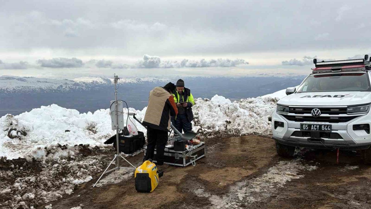 Ağrı Dağı’nda kaybolan dağcıyı arama çalışmaları 3’üncü gününde sürüyor