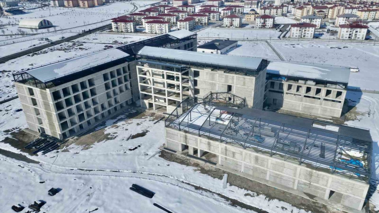 Ağrı’da deprem izolatörü bulunan ilk hastane hizmete hazırlanıyor