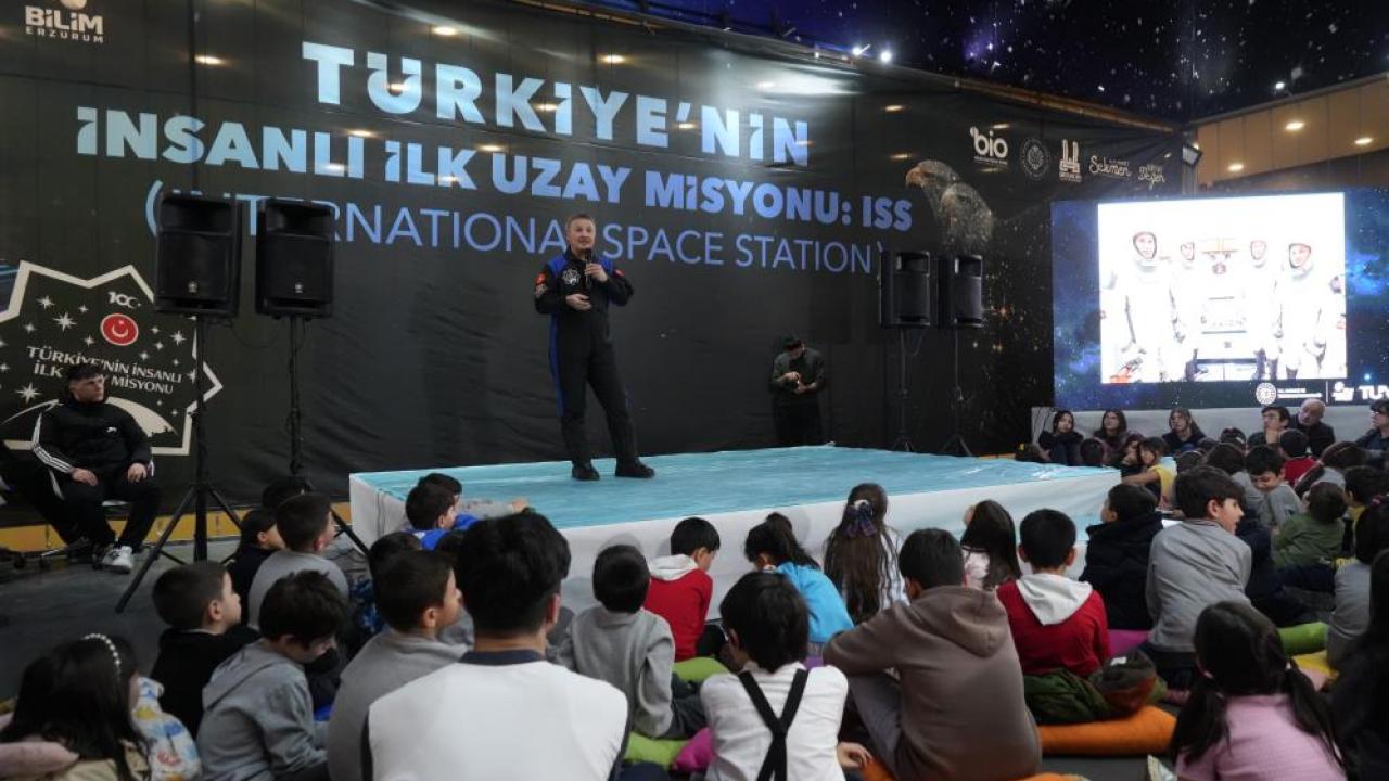 Astronot Alper Gezeravcı: "2027’de aya erişim noktasında koyulmuş hedefimiz var"