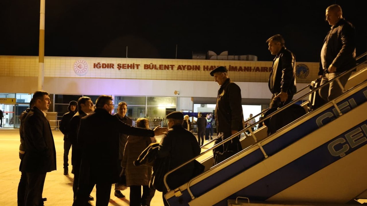 Bakü-Nahçıvan seferini yapan yolcu uçağı saldırı nedeniyle Iğdır’a indi