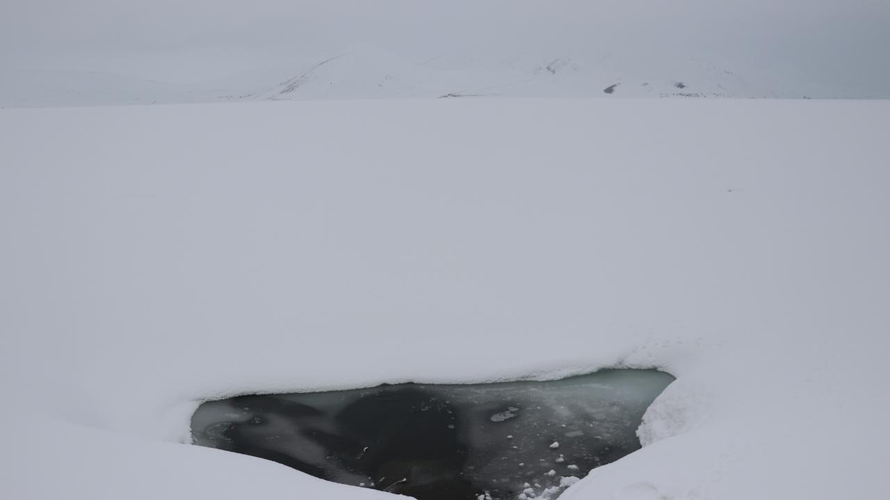 Balık Gölü’nde bahar öncesi kar manzarası