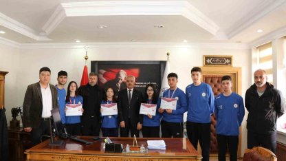 Başkan Çelebi bölge birincisi floor curling takımını kabul etti