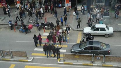 Bayram telaşı çarşı ve pazarlara taştı