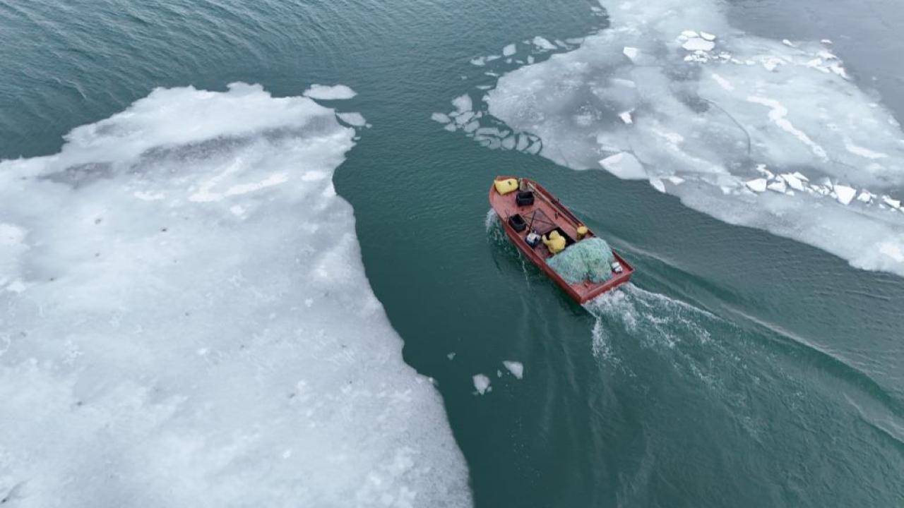Buzlar çözüldü, balıkçılar göle açıldı
