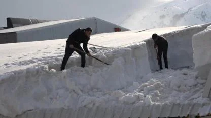 Çatılarda kar temizliği seferberliği