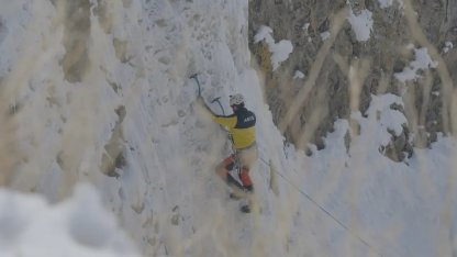 Buz şelalesi macera tutkunlarını ağırladı