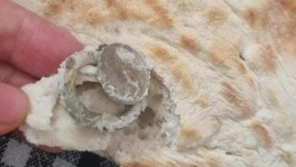 Ekmeğin içinden metal parça çıktı