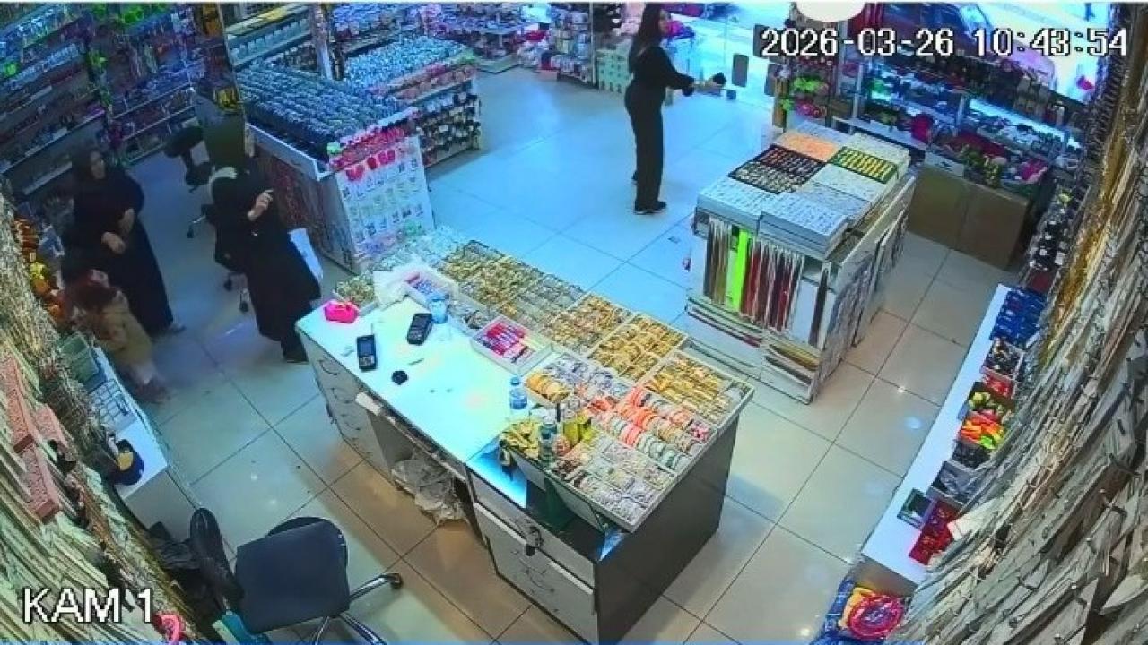 Elazığ'daki deprem anı mağaza kamerasında