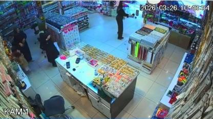 Elazığ'daki deprem anı mağaza kamerasında