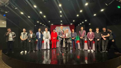 Erzurum Şehir Tiyatroları Trabzon’da sahne aldı