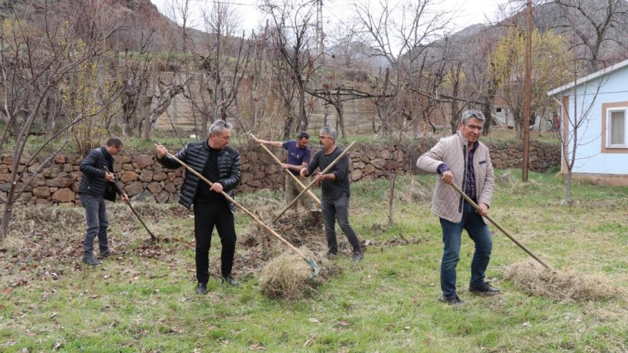 Erzurum’da köylerde bahçe bakım çalışmaları başladı