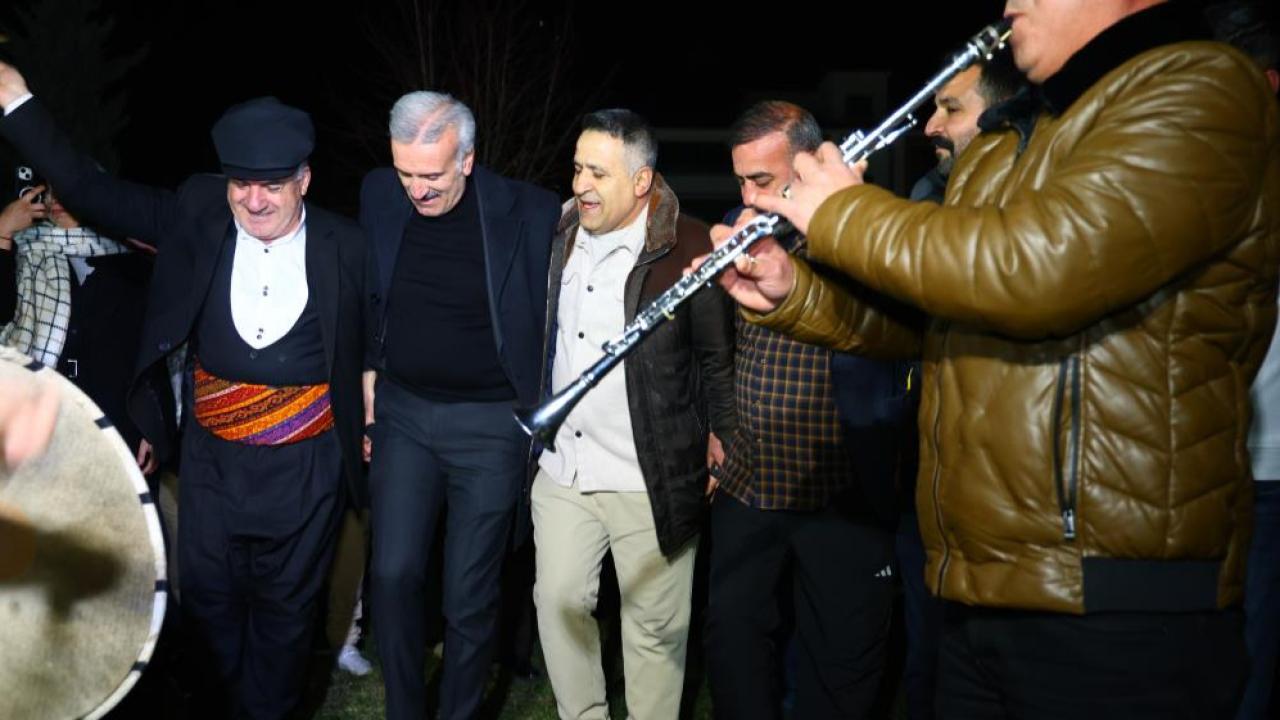 Geleneksel sahur halayında yoğun katılım