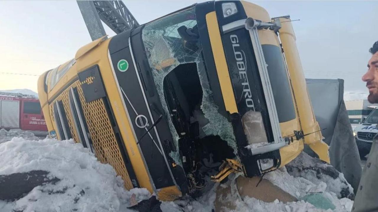 Hayvan yüklü tır devrildi, 10 büyükbaş telef oldu