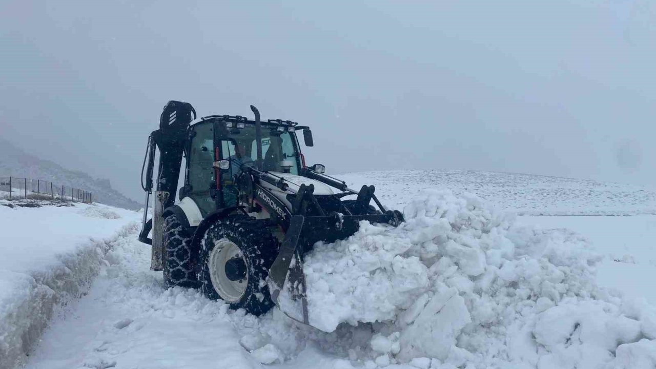 Iğdır’da karla mücadele seferberliği: Kapanan köy yolları yeniden açıldı