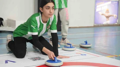 Iğdır’da öğrenciler floor curling ile tanışıyor