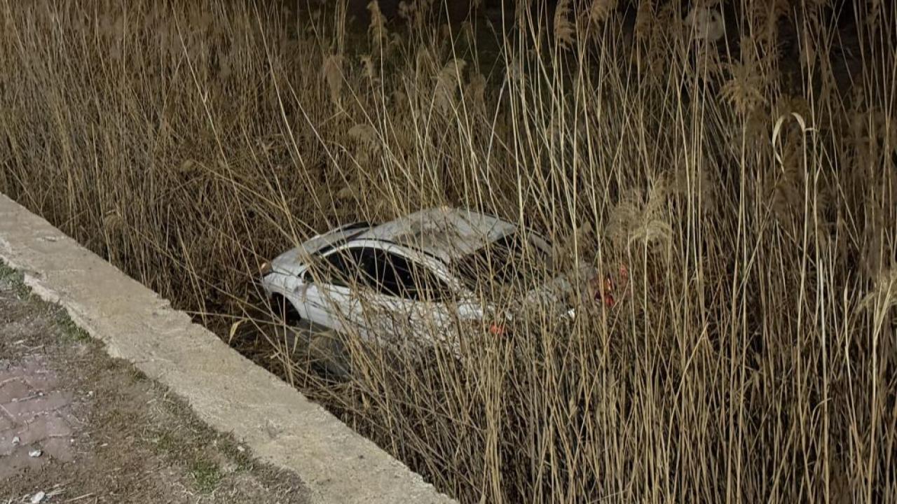 Iğdır’da otomobil sulama kanalına uçtu: Sürücü, kızı ve torunu son anda kurtuldu