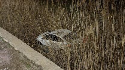 Otomobil sulama kanalına uçtu