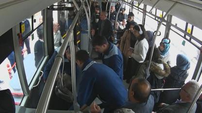 Kalp krizi geçiren yolcuya şoförden müdahale