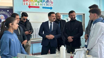 Karayazı Anadolu Lisesi’nde açılan bilim sergisi yoğun ilgi gördü