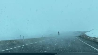 Kars-Susuz yolunda kar yağışı ve yoğun sis