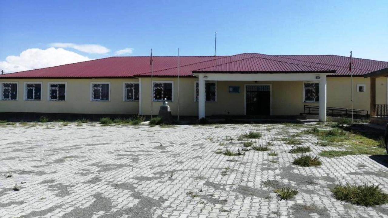 Kars’ın ücra köyünde 6 kadın öğretmen görev yapıyor