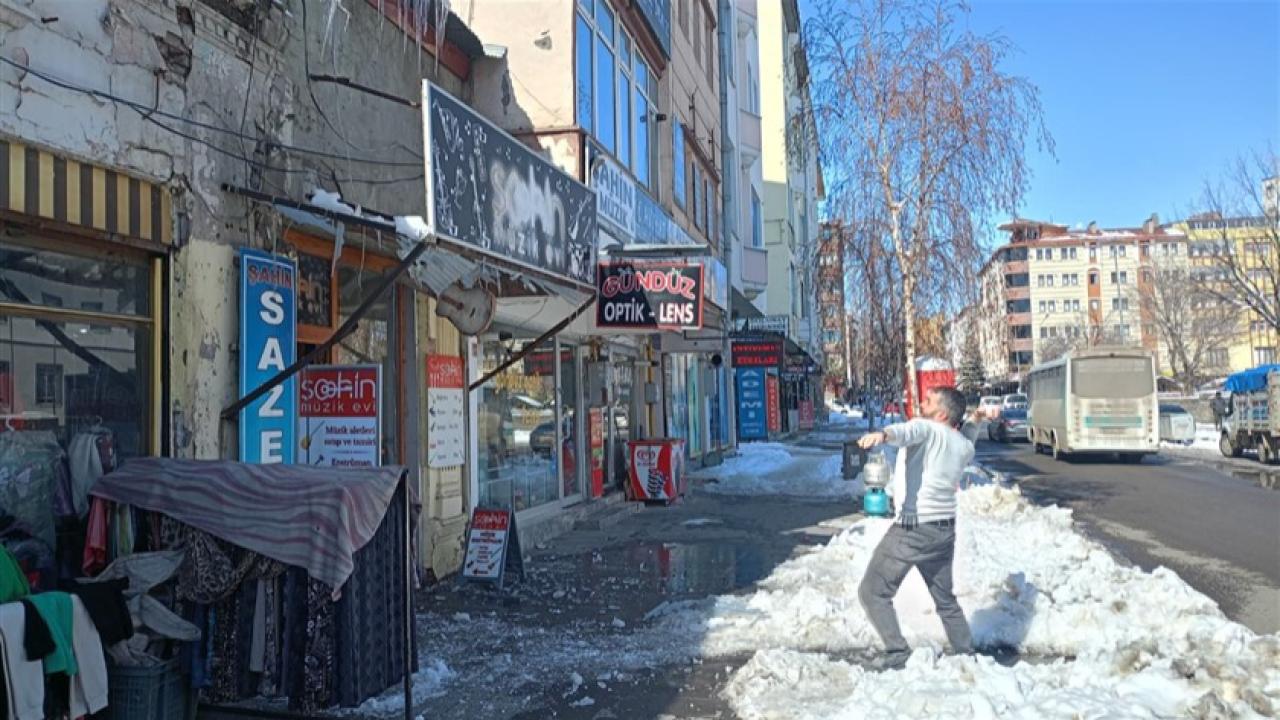 Kars’ta buz sarkıtı riski devam ediyor