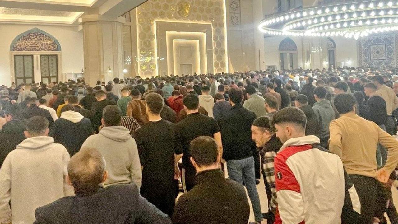 Kars’ta camiler Kadir Gecesi için doldu taştı