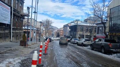 Kars’ta kar yağışı ve sis etkili oluyor