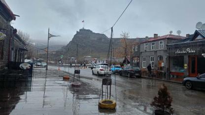 Kars’ta karla karışık yağmur etkili oluyor