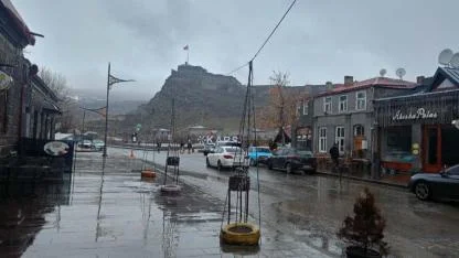 Kars’ta karla karışık yağmur etkili oluyor