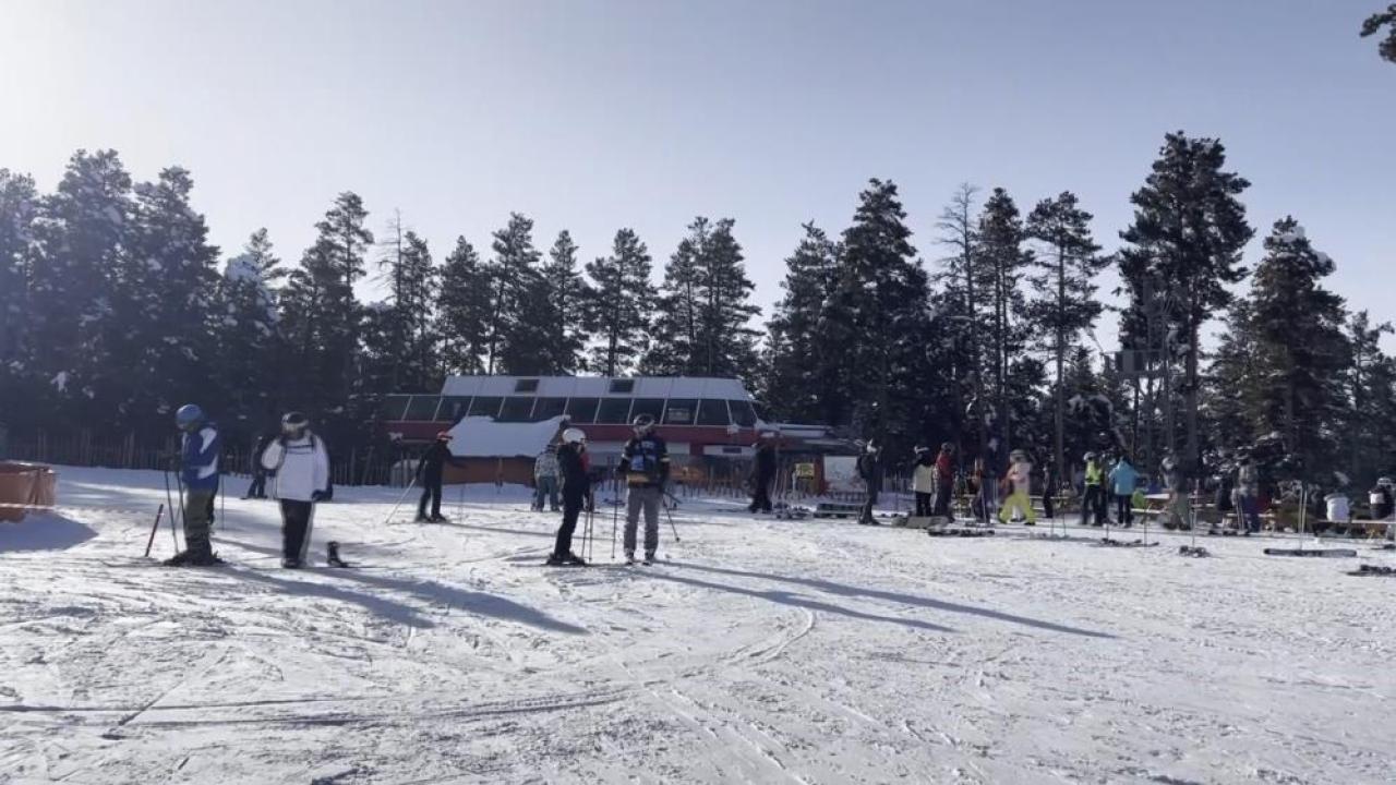 Kars’ta kayak sezonu Nisan’a uzadı
