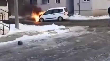 Kars’ta seyir halindeki araçta yangın paniği