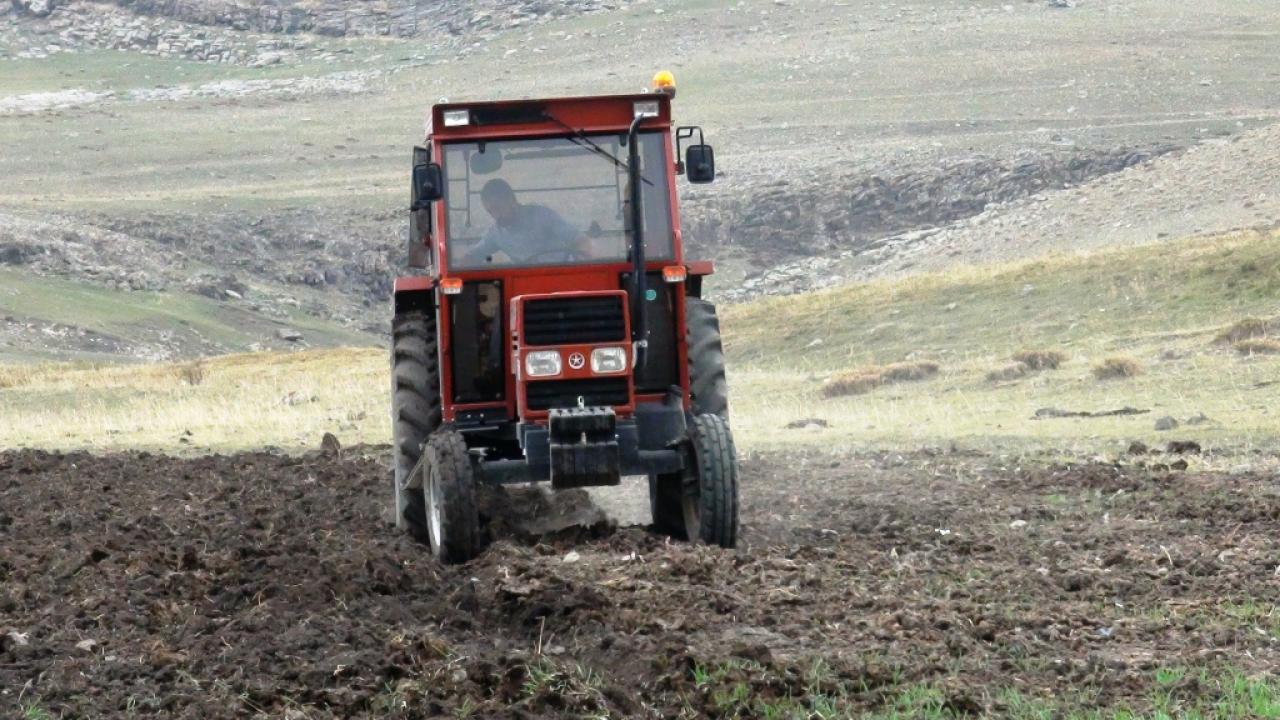 Kars’ta traktör sayısının artıyor: Kars köylüsü fakirleşiyor