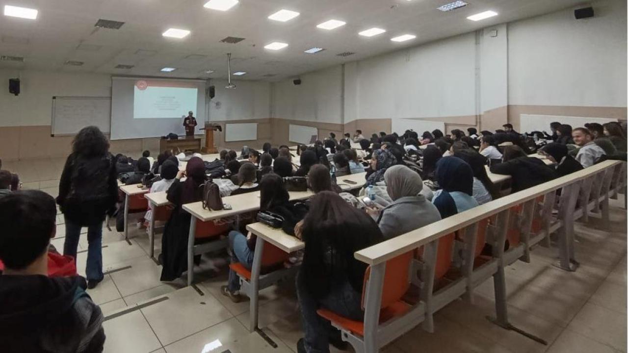 Kars’ta üniversite öğrencilerine farkındalık eğitimi