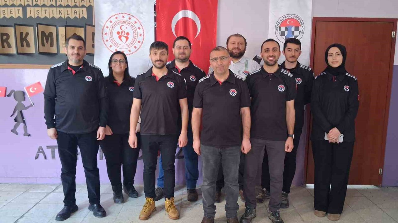 Kars’ta Yeşilay Haftası’na özel satranç turnuvası yoğun ilgi gördü