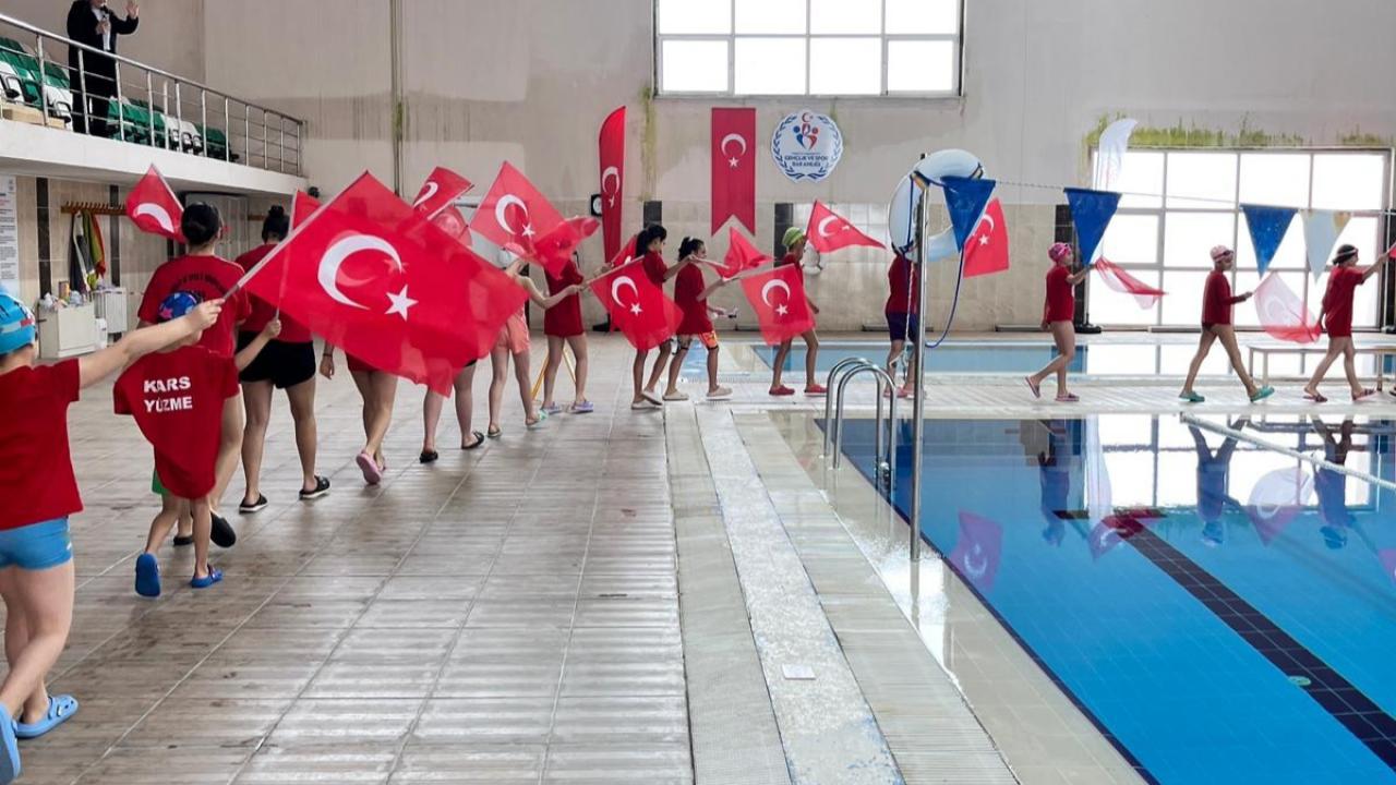 Kars’ta yüzme heyecanı Çanakkale ruhuyla birleşti