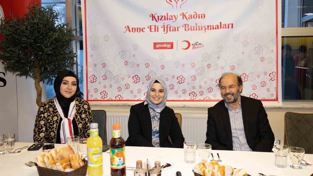 Kızılay Kadın’dan anlamlı iftar: Yetimler unutulmadı
