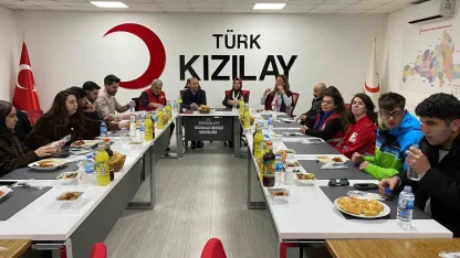 Kızılay’dan üniversite öğrencilerine "Anne Eli" iftar sofrası