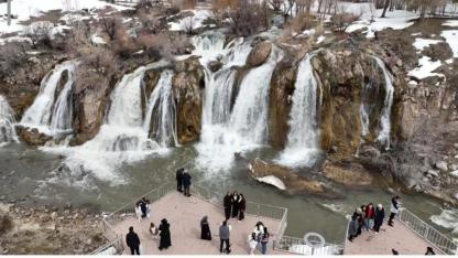Muradiye Şelalesi, bayramda ziyaretçi rekoru kırdı