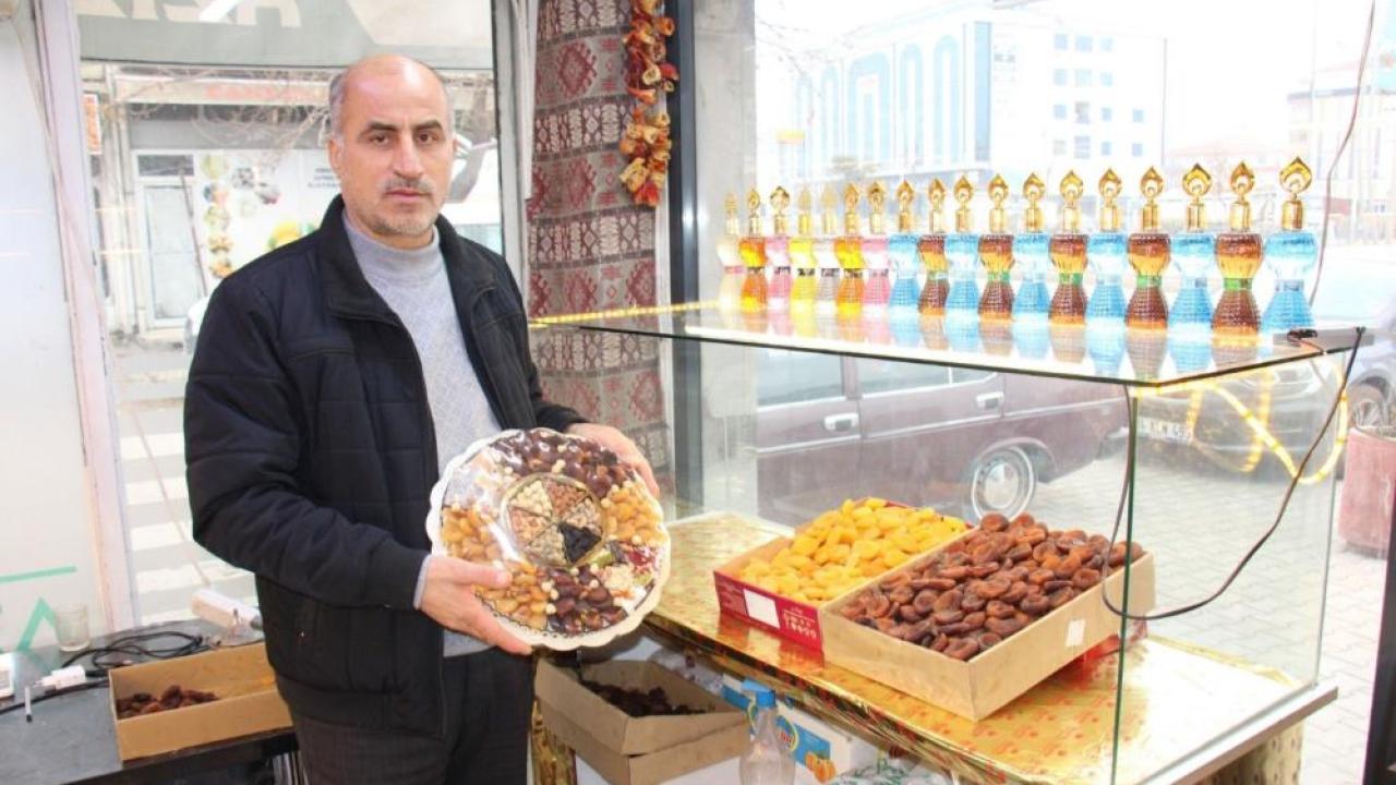 Oğlu tarafından bıçaklanan baba hastanede hayatını kaybetti