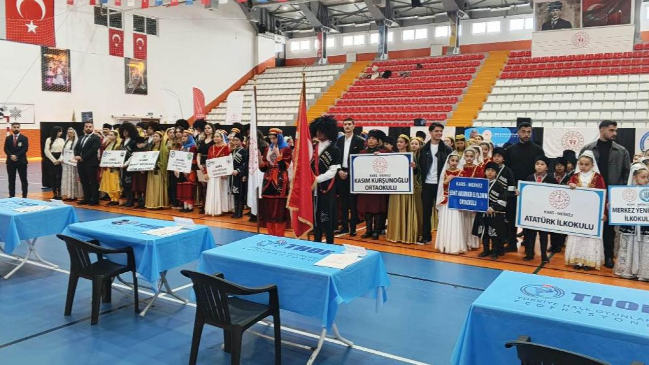 Öğrenciler, halk oyunları yarışmalarında hünerlerini sergiledi