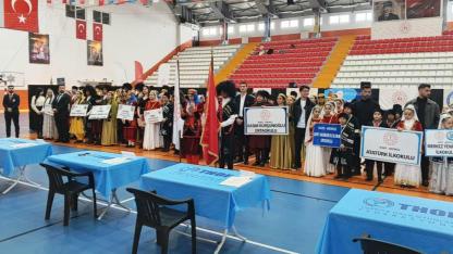 Öğrenciler, halk oyunları yarışmalarında hünerlerini sergiledi