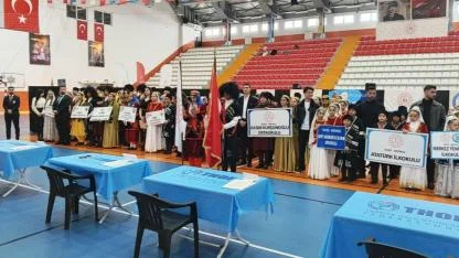 Öğrenciler, halk oyunları yarışmalarında hünerlerini sergiledi