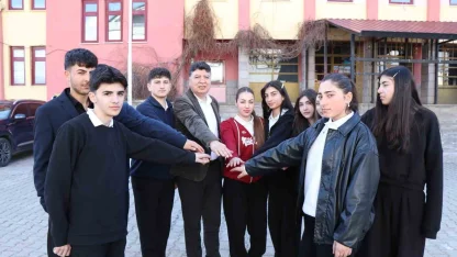 Öğrenciler, ’zimem defteri’ geleneğiyle borçları ödedi